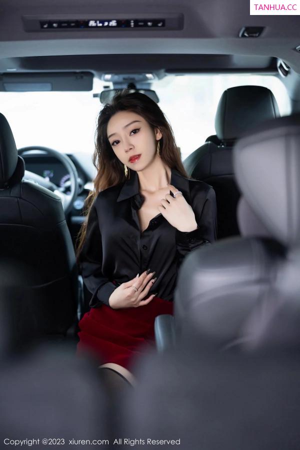   [XiuRen]高清写真图 2023.12.26 No.7867 苏曼兮 短裙黑丝第28张图片